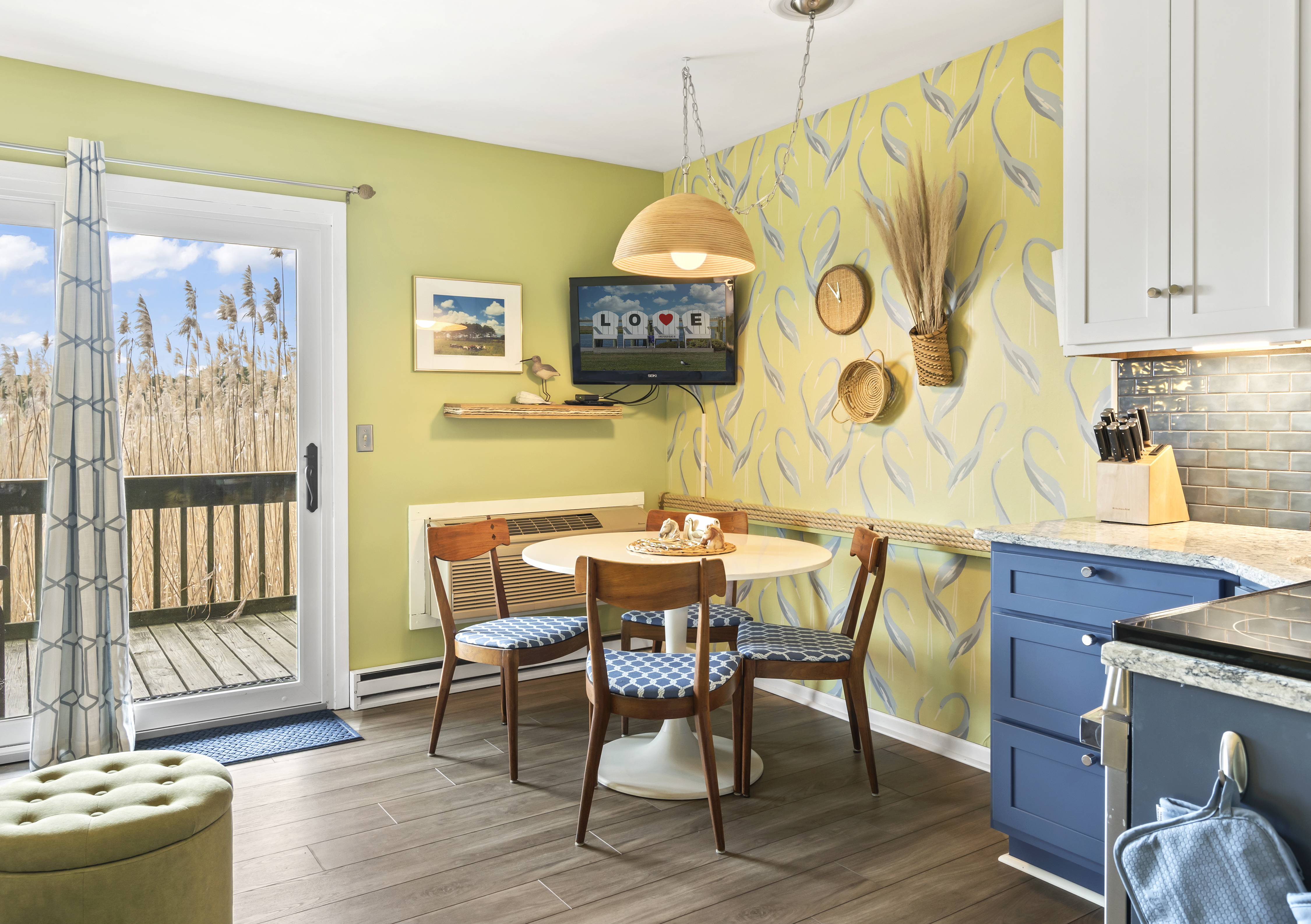 Cable TV and Free WiFi.