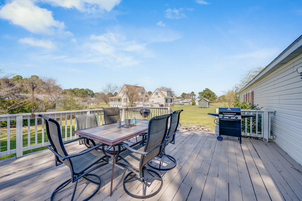 You can also dine Al-Fresco on the Deck.