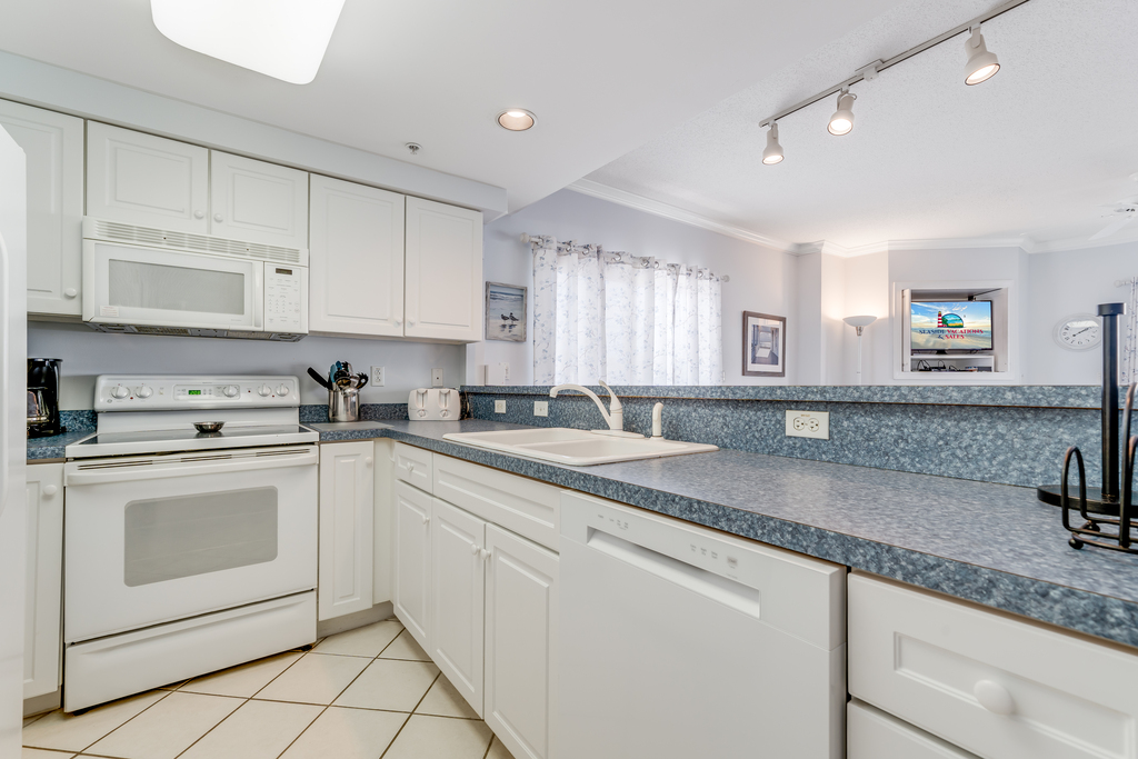 The Chef in your family will love this well-stocked kitchen