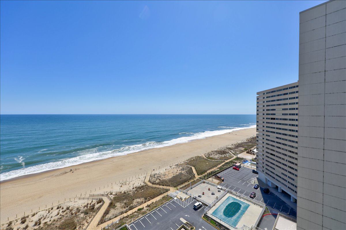 Golden Sands 1517 - Life's At Ease With An Ocean Breeze!