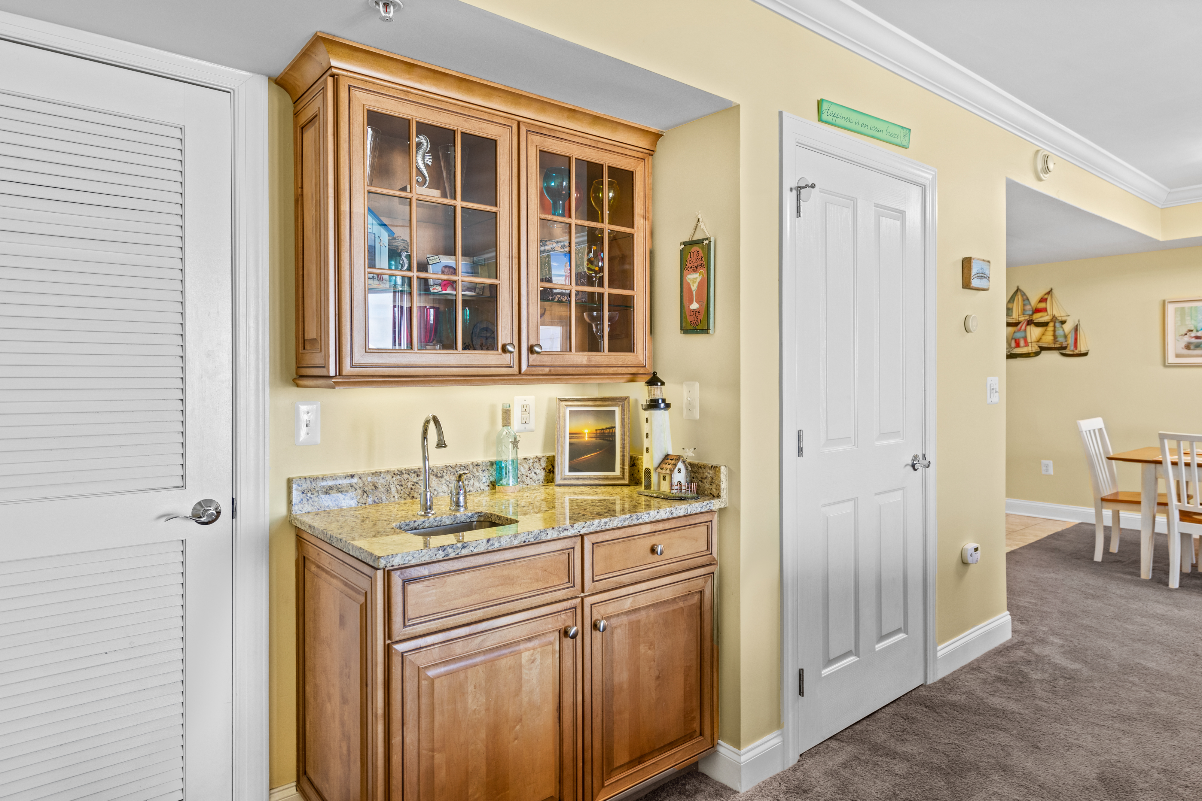 You're sure to love the convenient Wet Bar!