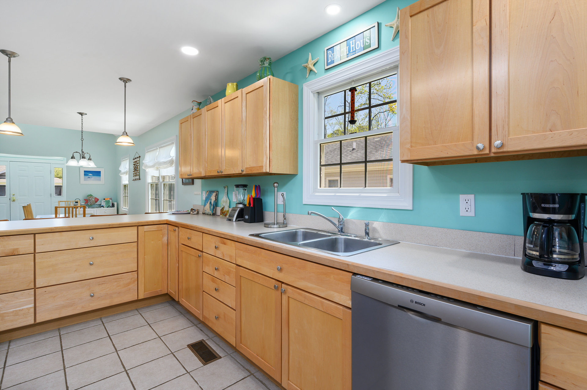 This well-stocked Kitchen has all you need to make mealtime vacation-easy.