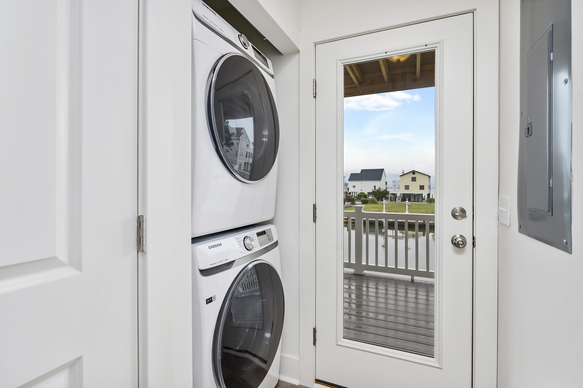Convenient Full Size Washer and Dryer located on Bedroom Level.