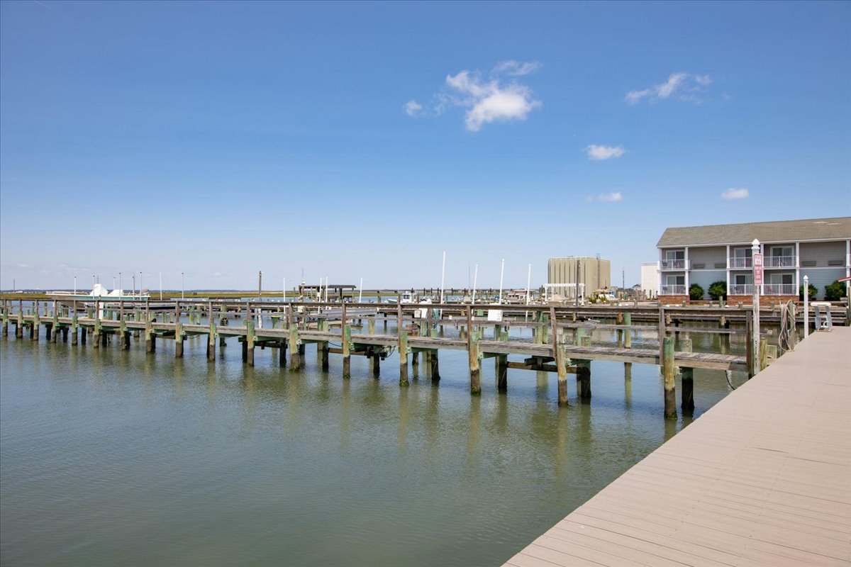 Hang out by the water, fish, crab - the world is your oyster!