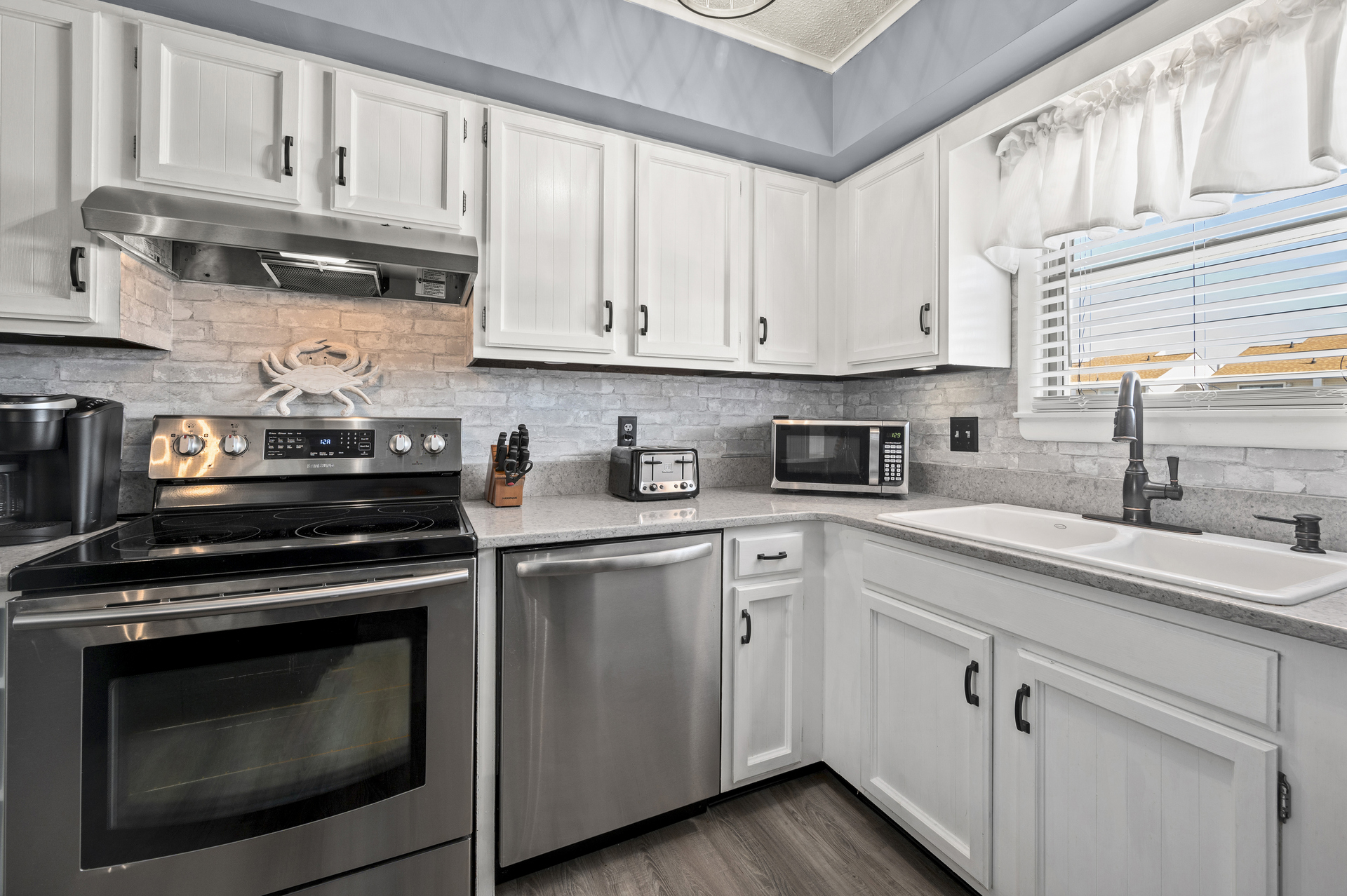 Well-stocked with all you need - even a Keurig/Coffee Pot Combo!