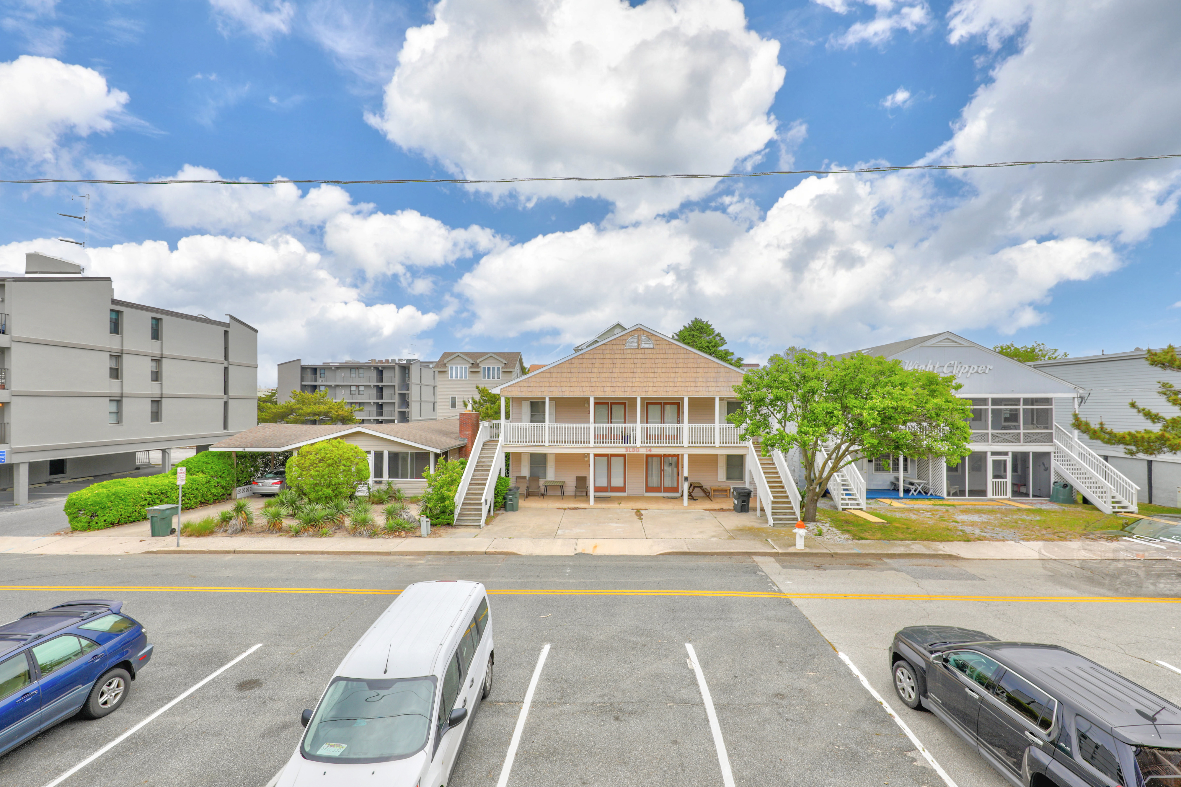 Wind down and enjoy your family vacation at the beautiful Ocean Terrace 209!