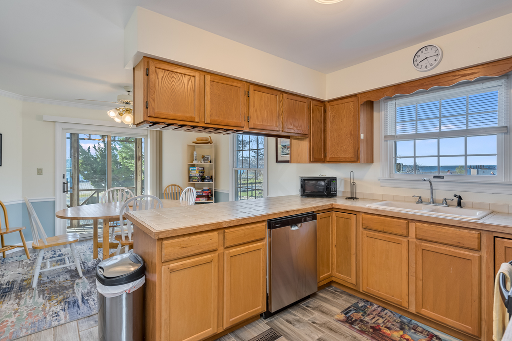 Everything you need to make mealtime a bay breeze!