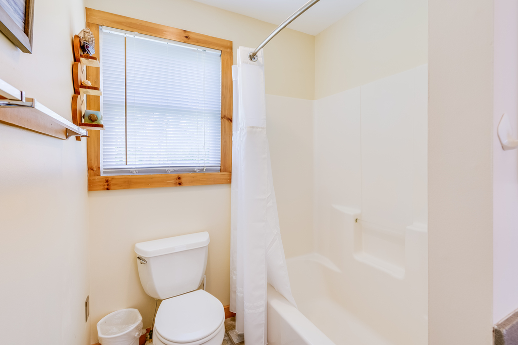 Full Bath 1 with Tub/Shower Combo.