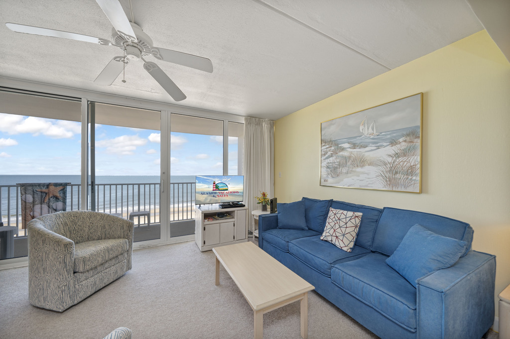 This home has a cool, Beachy feel, with lots of natural light and comfy furnishings to sink into!
