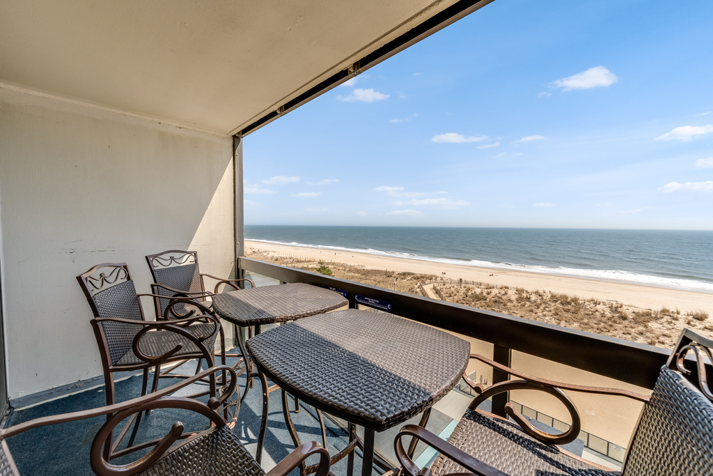 Spectacular Oceanfront Balcony!