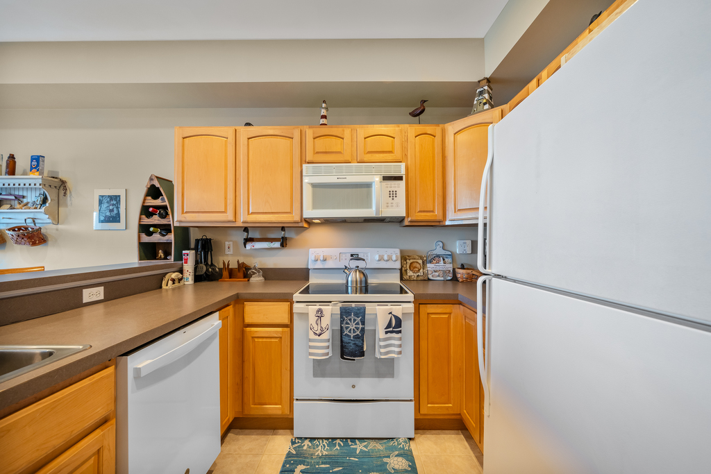 Whip up family meals easily, or slip to one of many great dining options nearby!