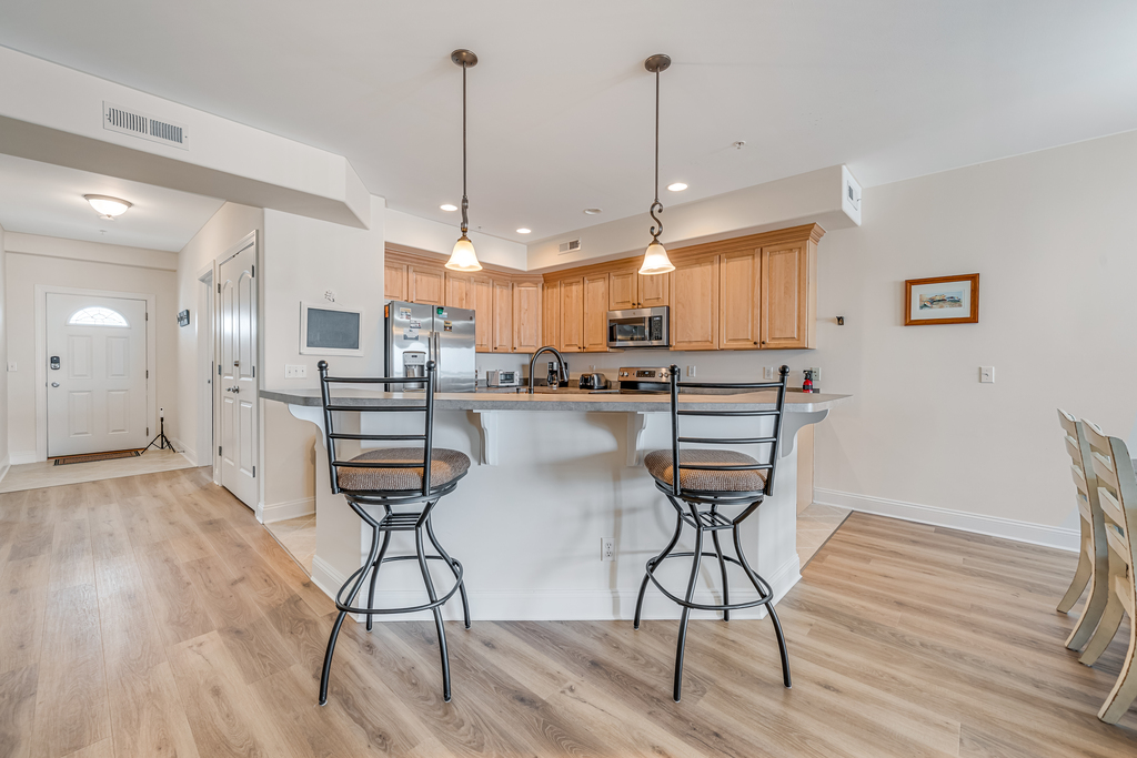 Grab a quick bite at the Breakfast Bar before hitting the Beach!