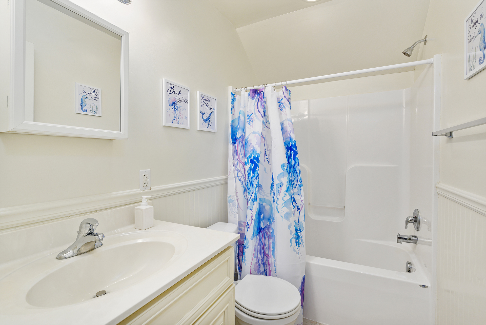 Full Bath 3 has a Tub/Shower Combo.