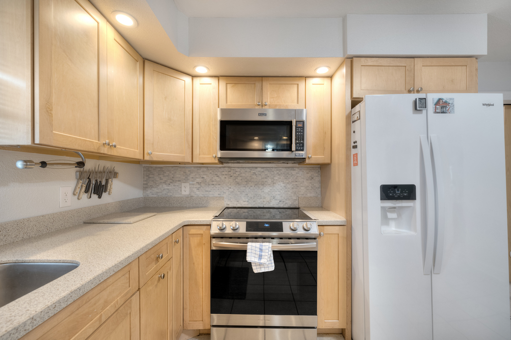 Dine in, or wander to one of several great Restaurants nearby!