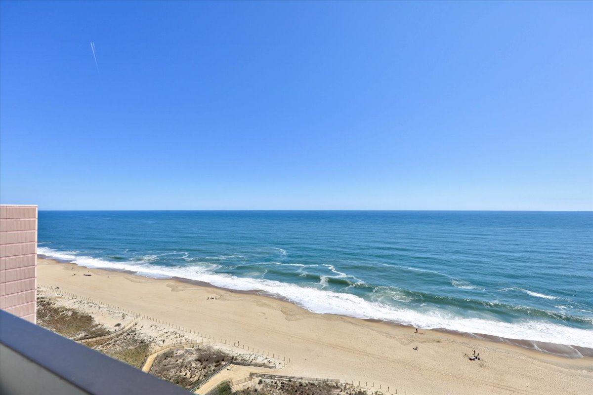 Life is at Ease with an Ocean Breeze!