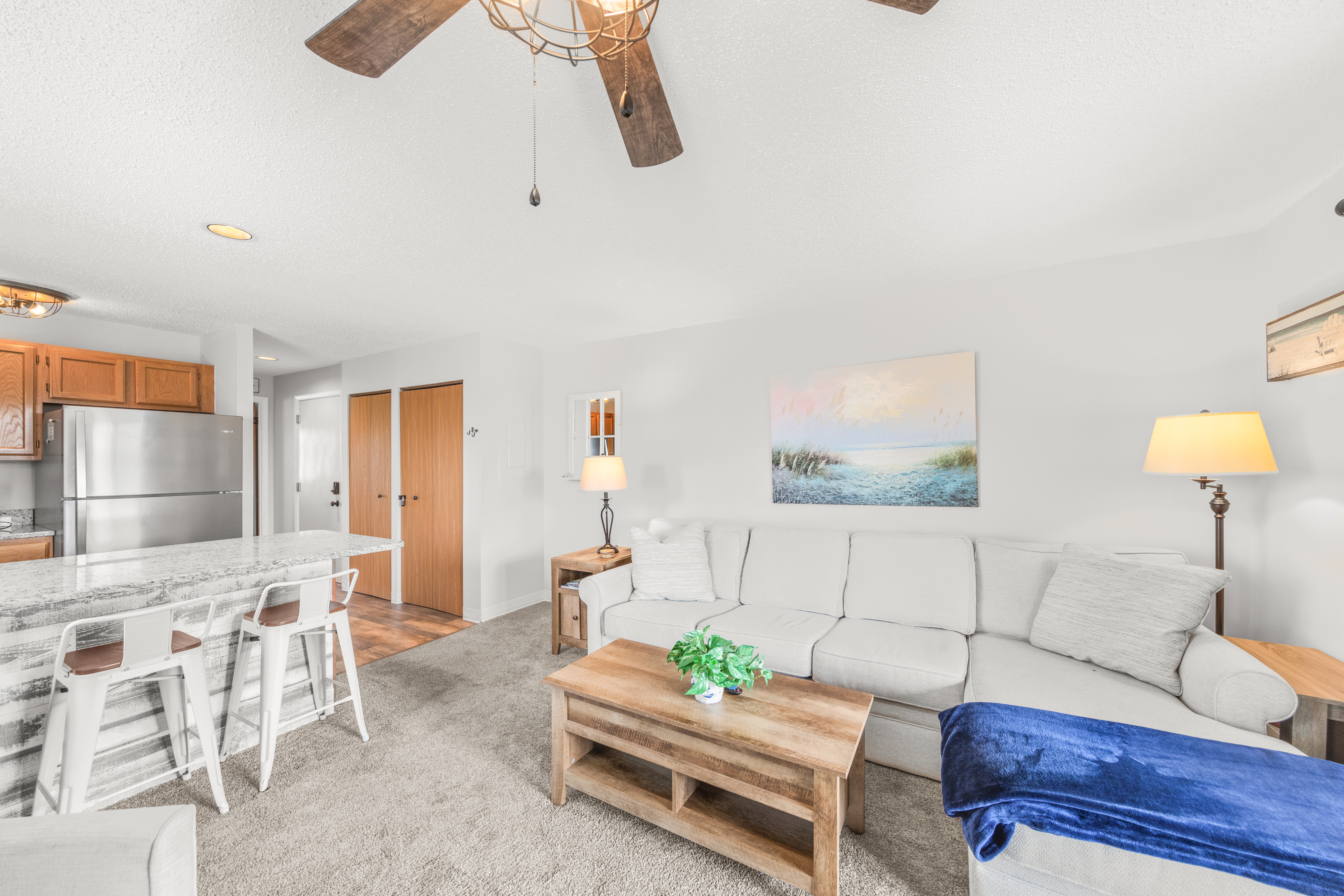 Comfortable Living Area with Flat Screen TV and Free WiFi.