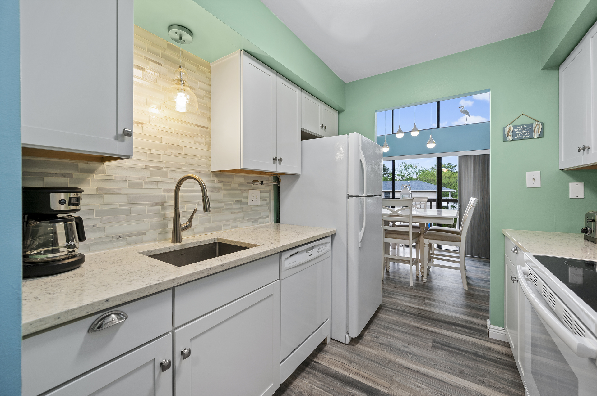 Tiburon 5C sleeps 6 in comfort and style.