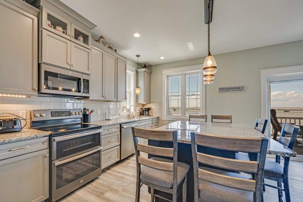 Beautiful, beachy earth tones are warm and welcoming.