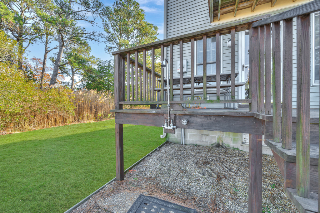 This end unit Townhome is perfect for a small family, or a few couples traveling together.