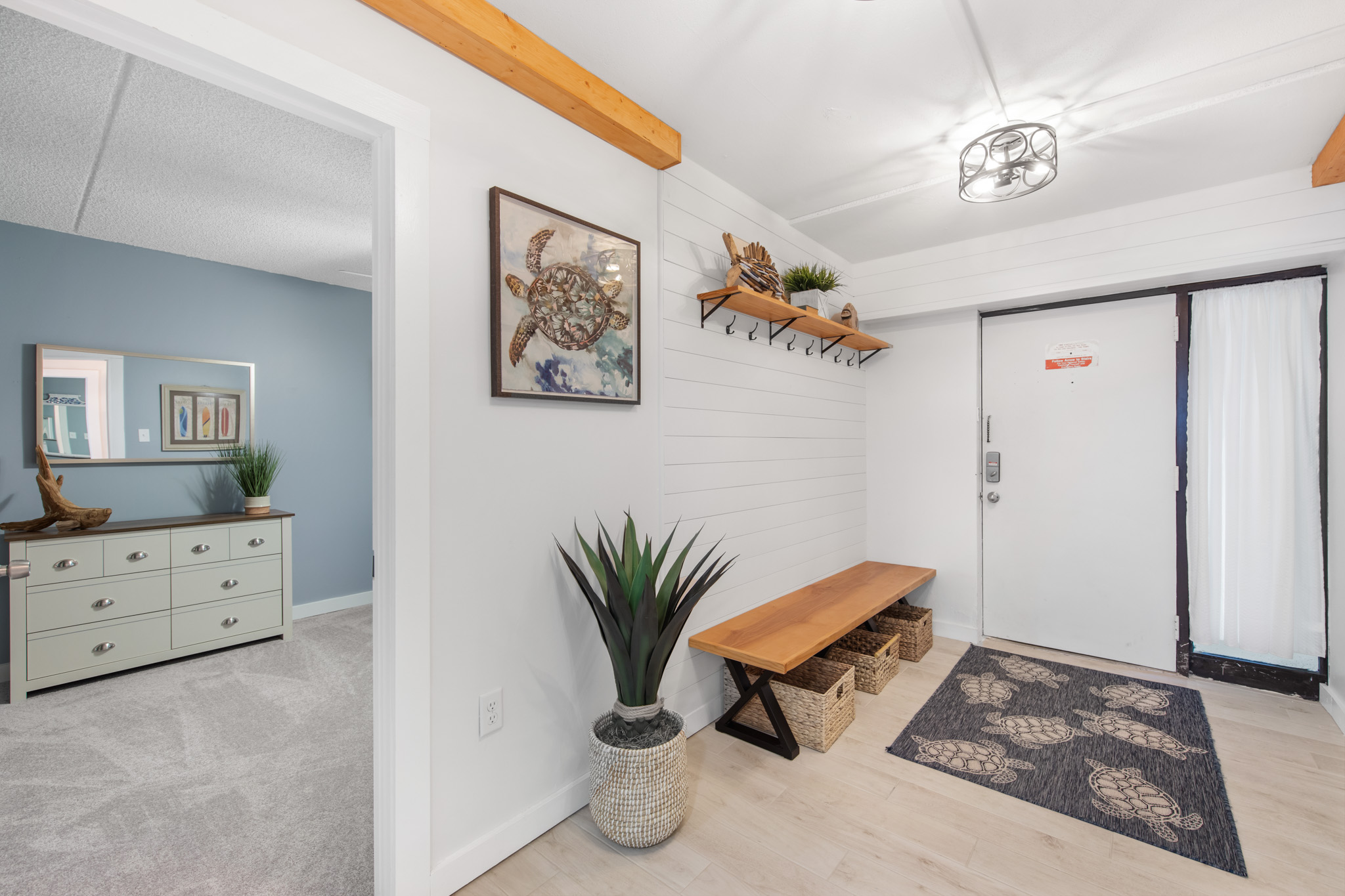 Floors reminiscent of the OC boardwalk welcome you right into Sea Time 603!