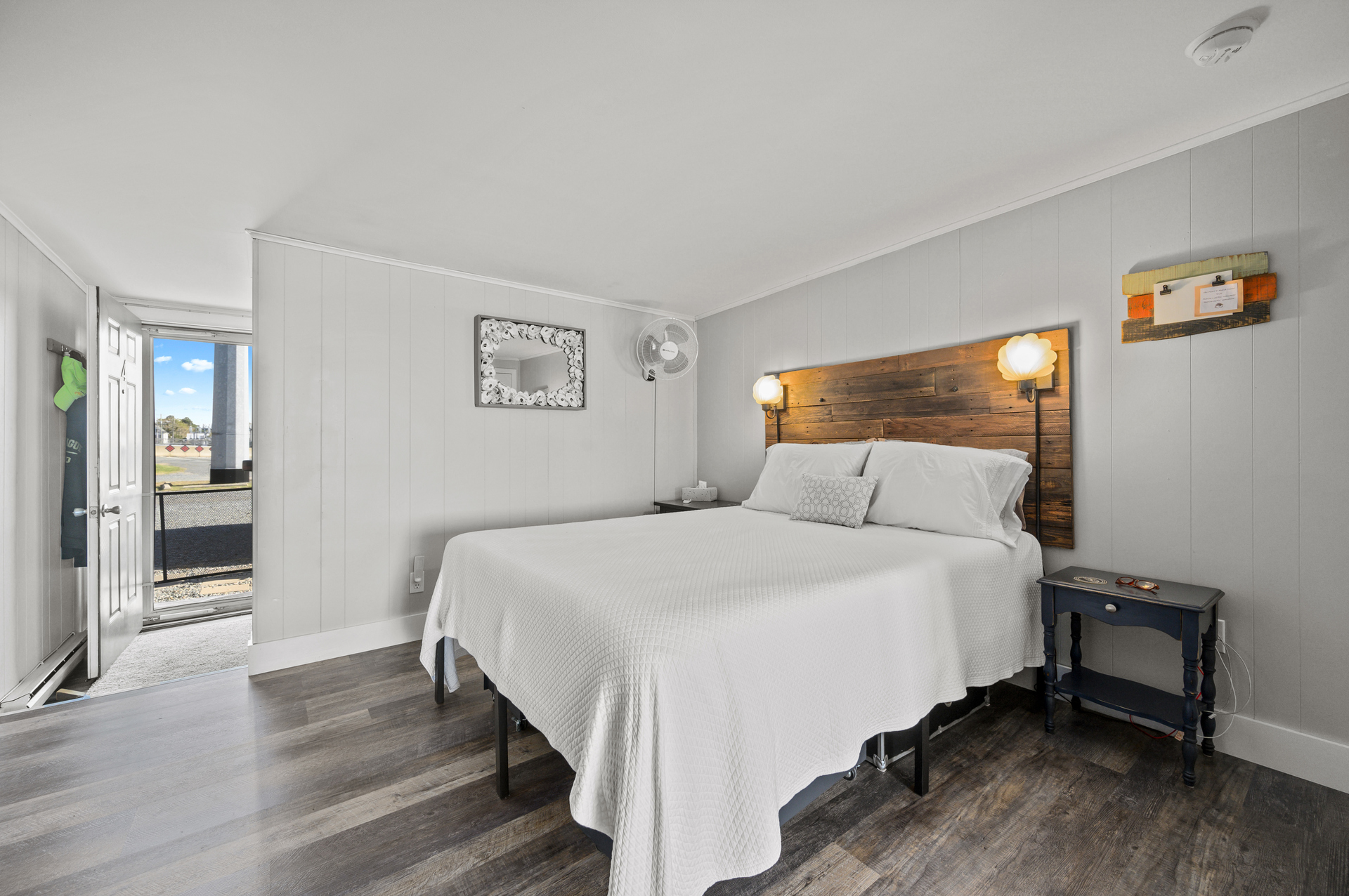 Comfy Queen Bed and amazing Coastal Accents.