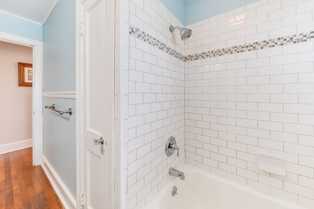 This Bathroom has a Shower/Tub combo