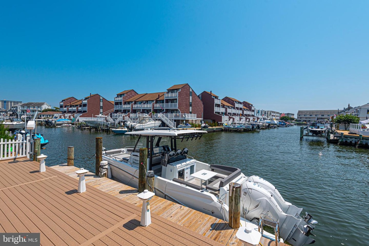 Spend your Afternoon Fishing or Crabbing on the Private Dock!