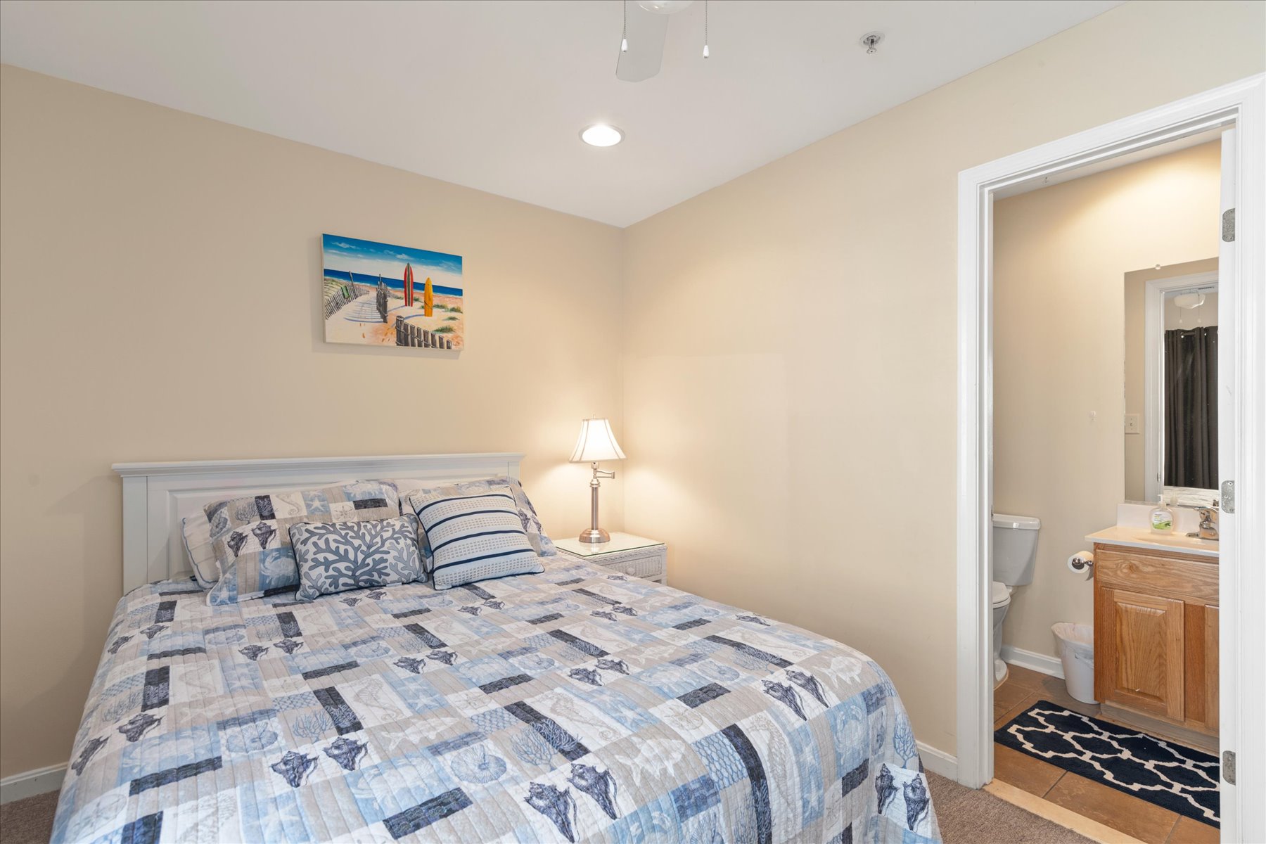 Quaint Beach vibes in this room!