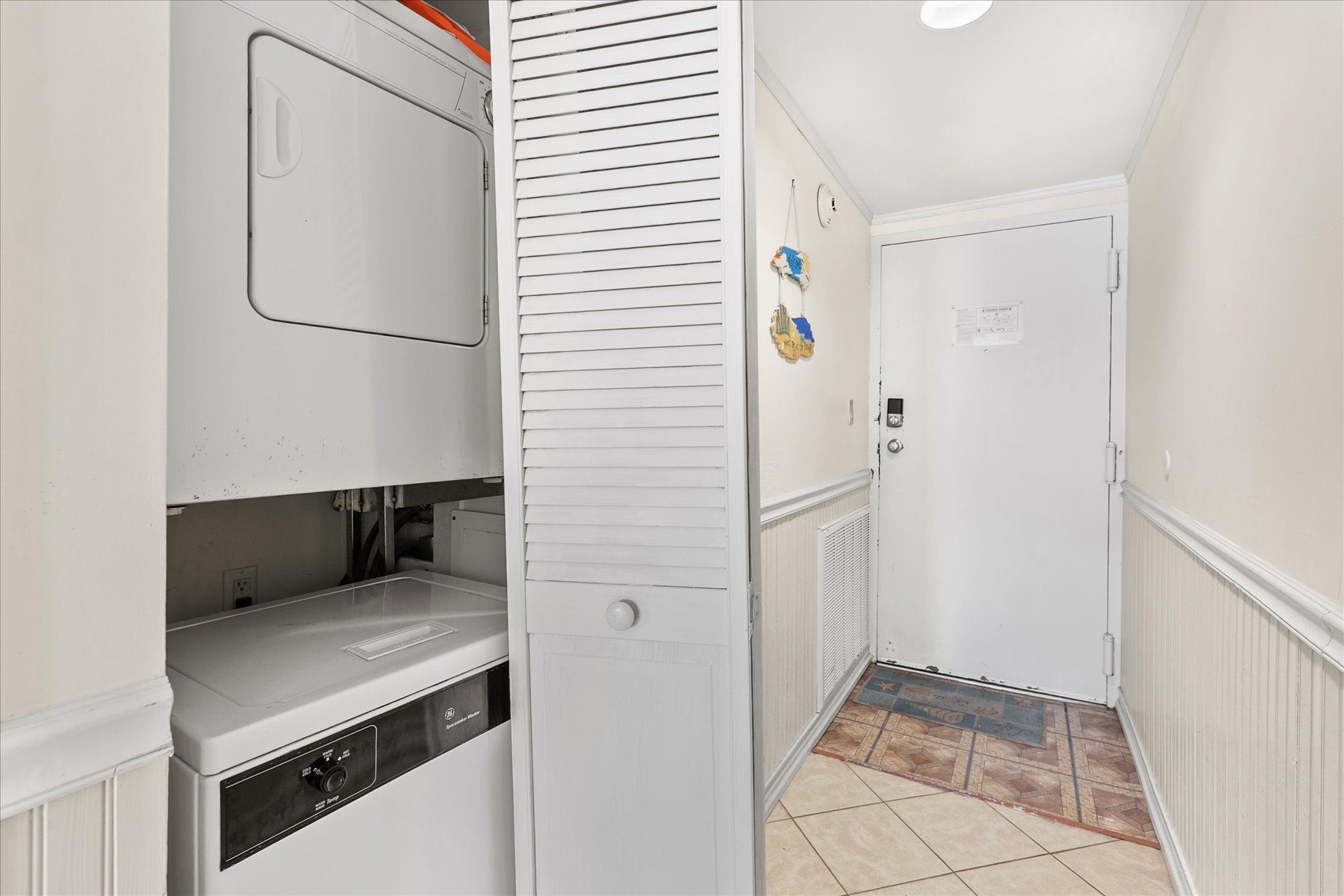 Convenient stacked washer/dryer