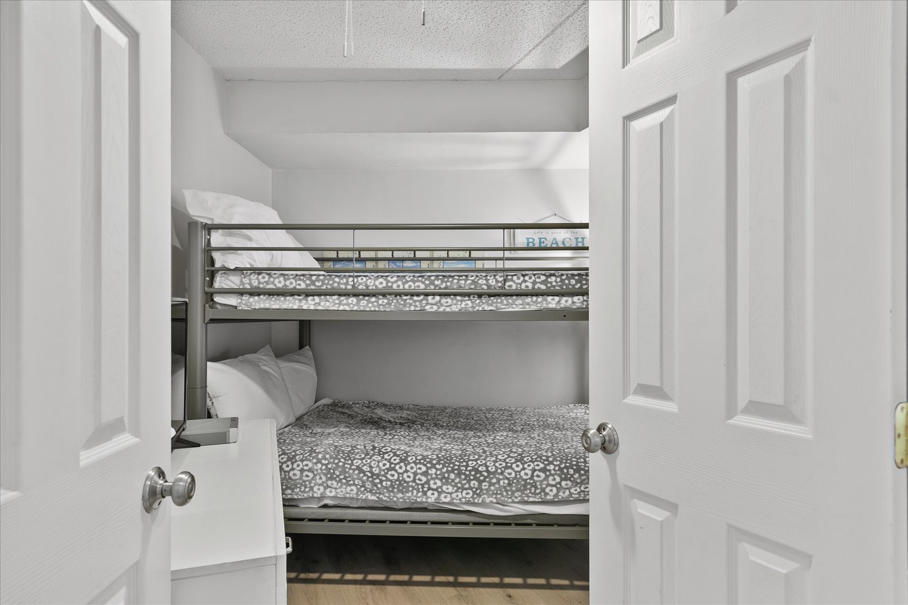 This room will comfortably sleep 4 with a Full Bunk Bed.