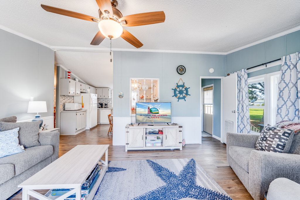 With 2 Living Areas, there's plenty of room for all.