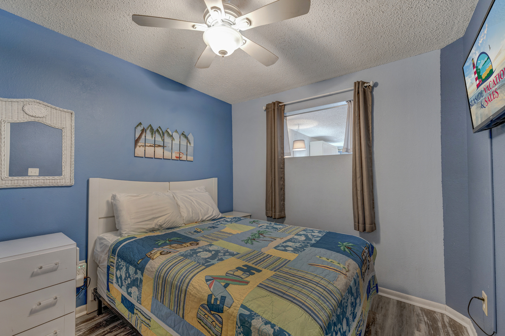 Bedroom 1 is reminiscent of your fun-filled beach day with colors of the Sea!