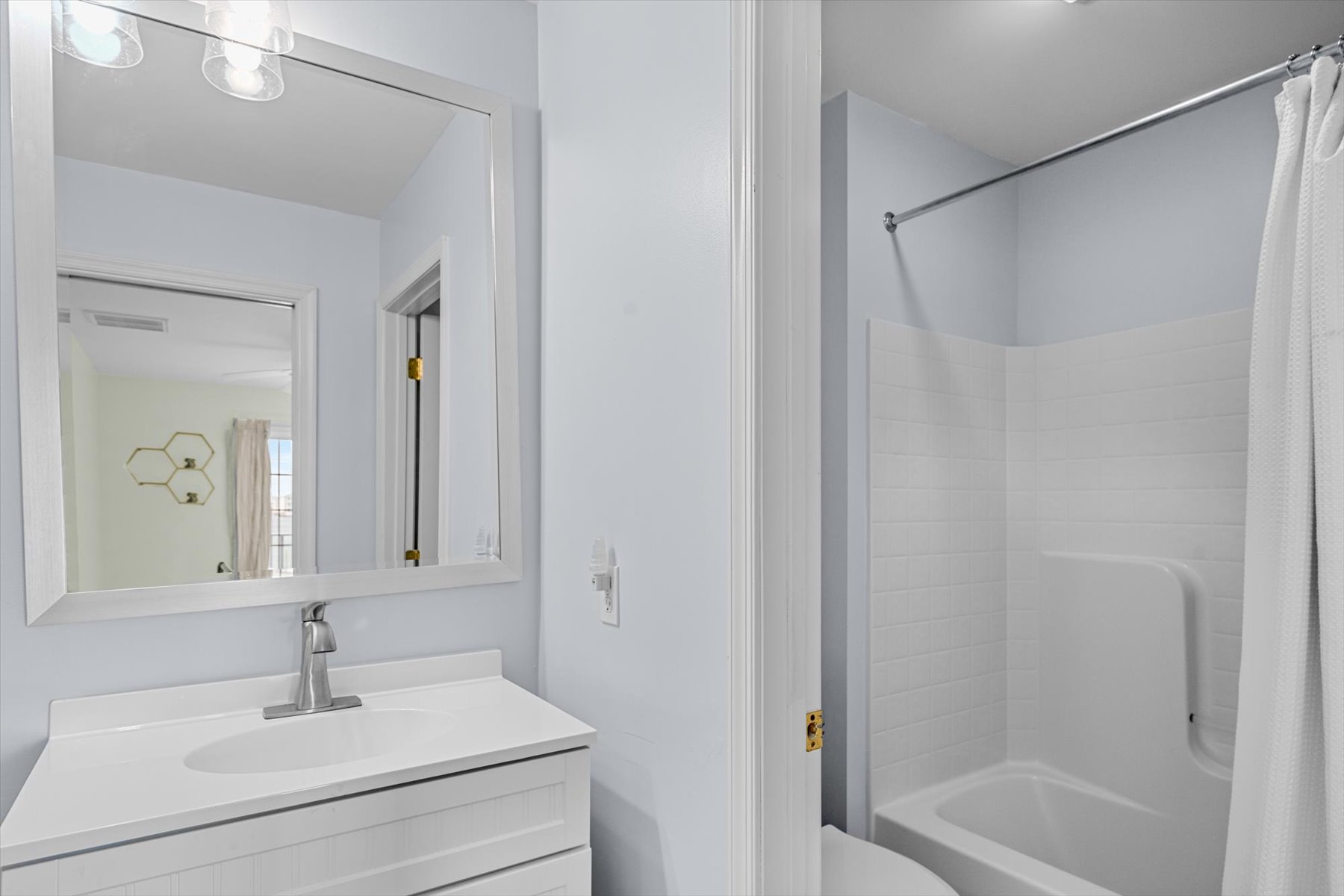 Full Bath has Tub/Shower Combo.