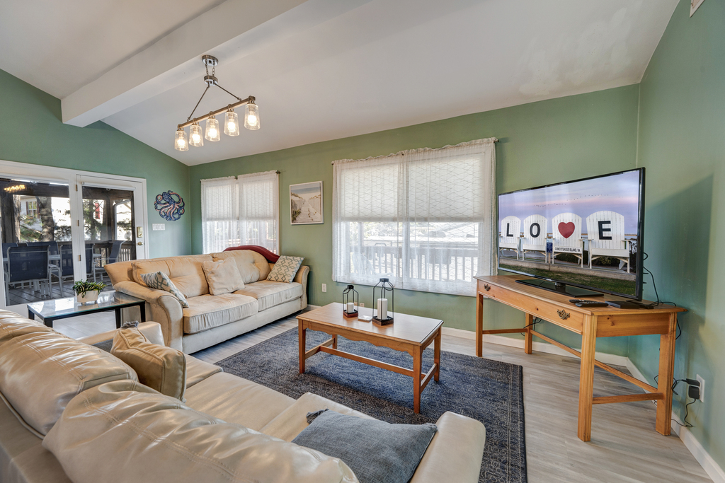 Kick back in the Living Area with Free WiFi and Flat Screen TV.