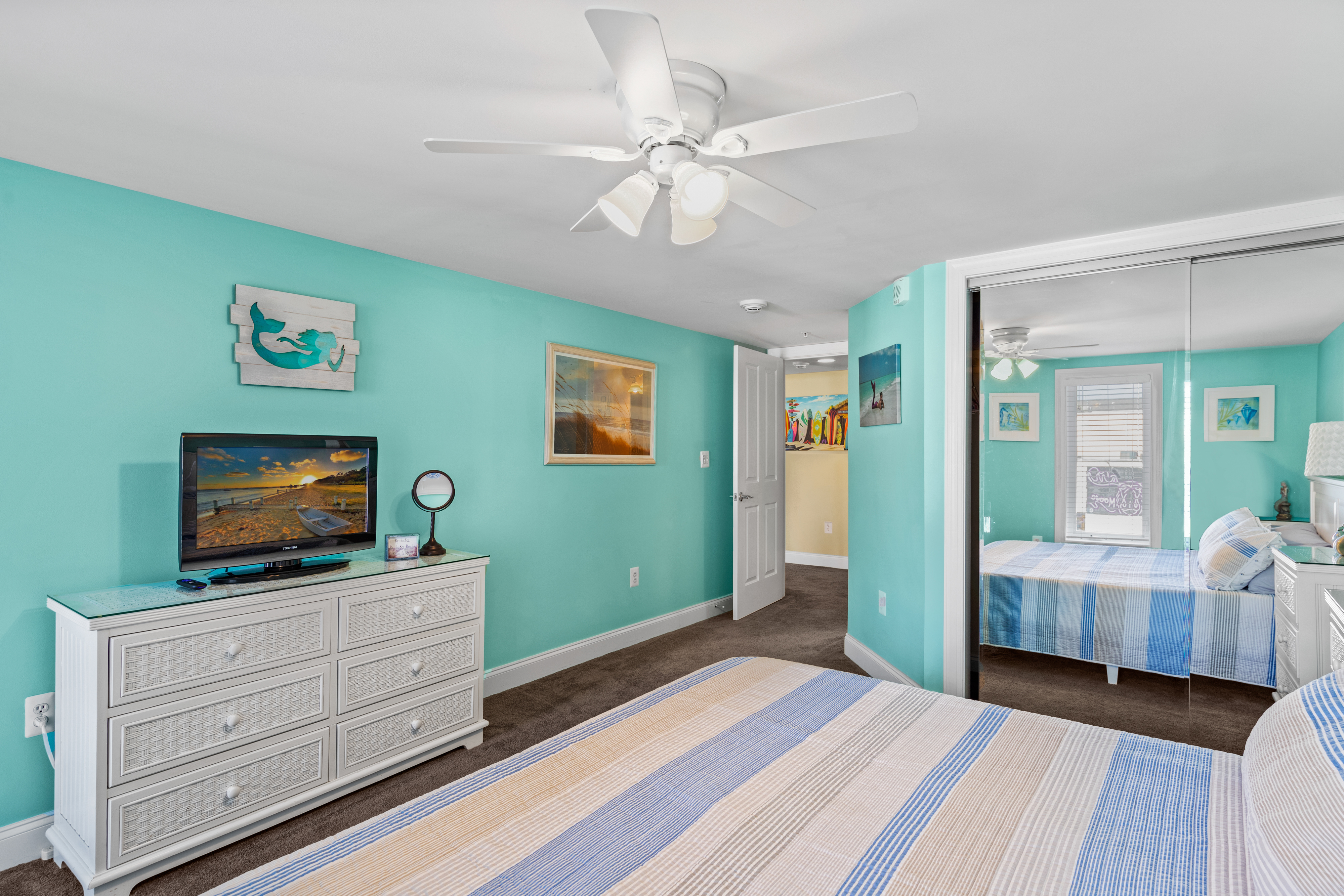 Sweet dreams for 2 is a sure thing when you melt into the King Bed.