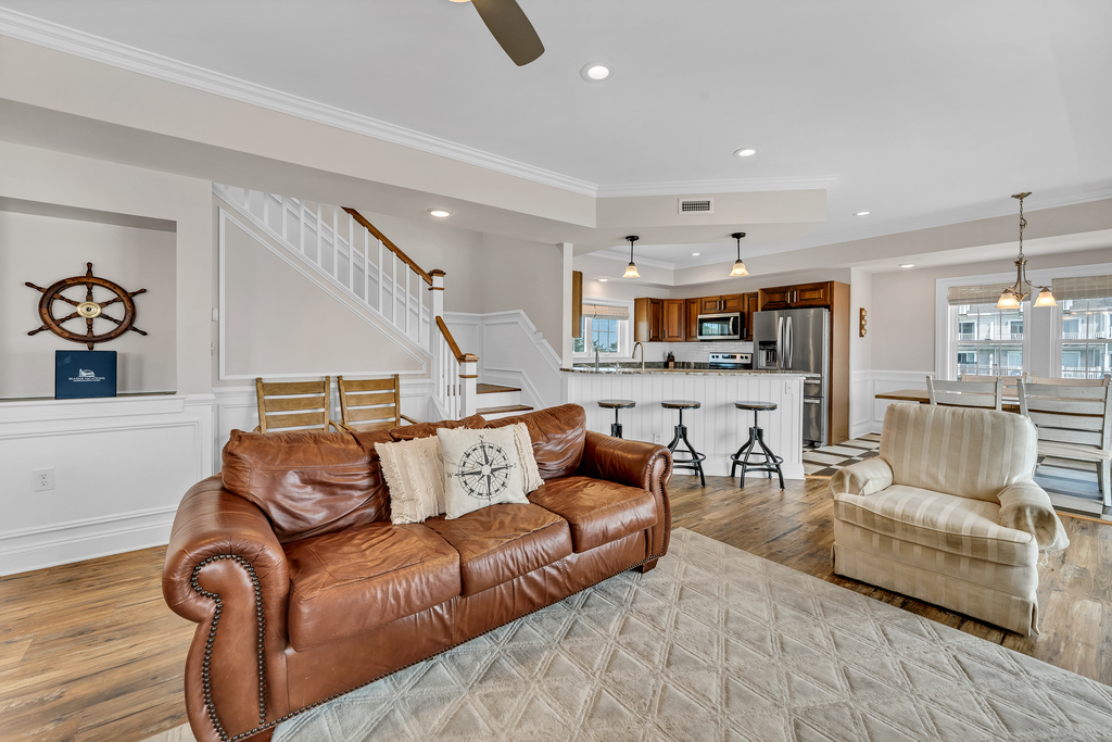 Gorgeous High-End Furnishings throughout....