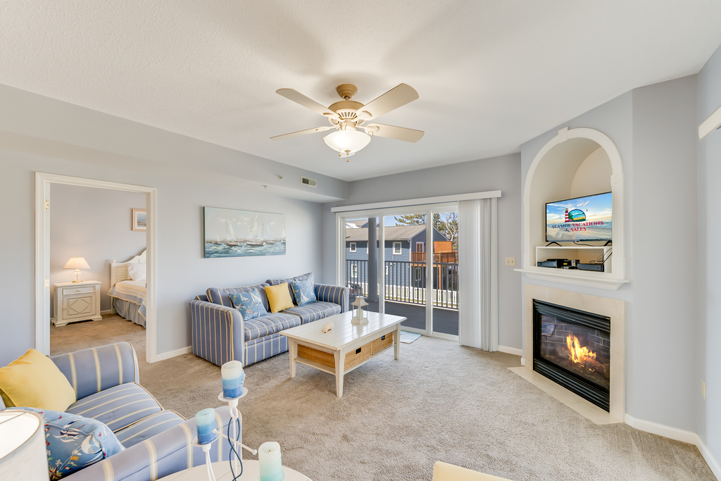 Captiva Bay 101 sleeps 8 people in style and comfort.