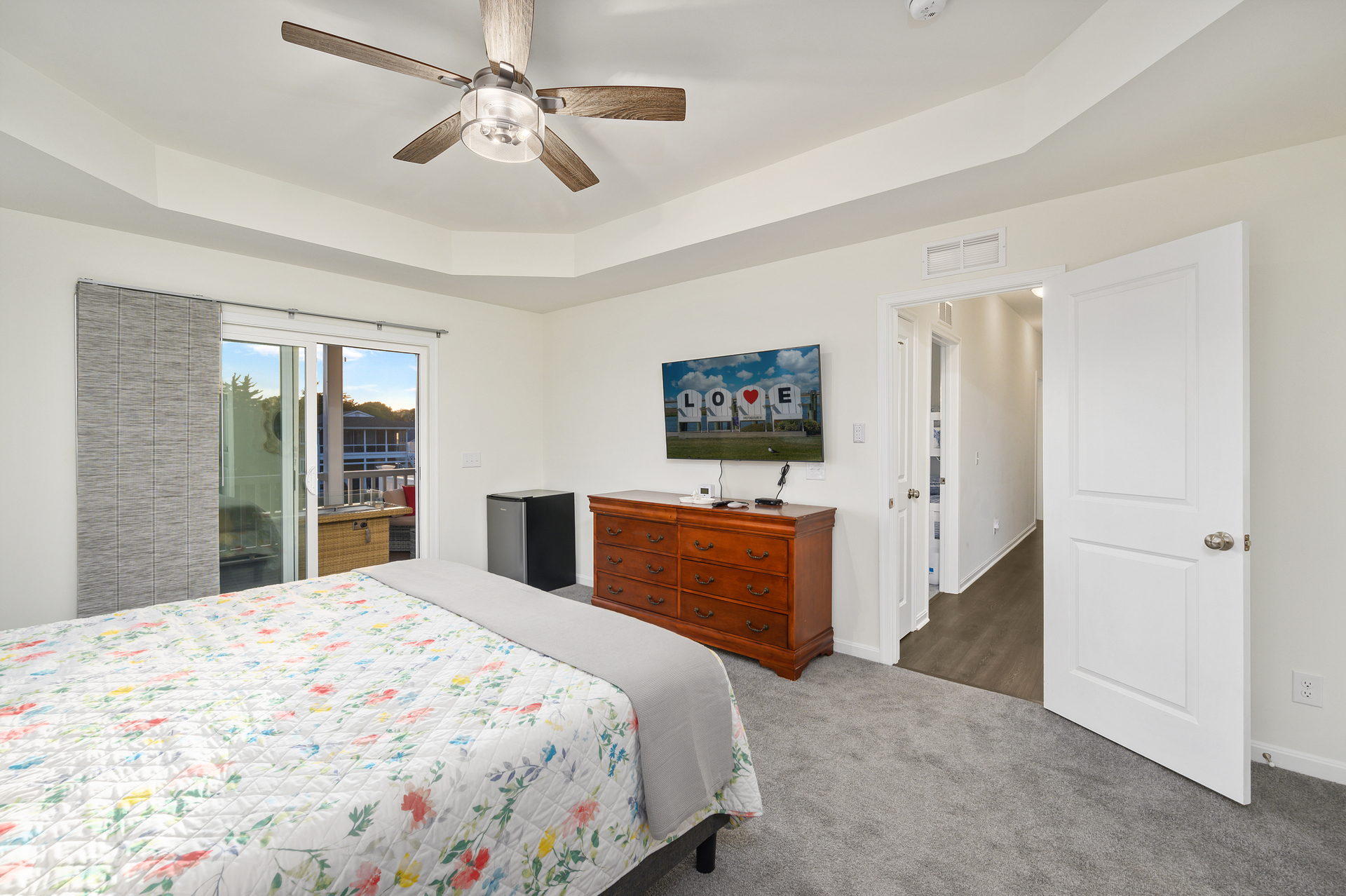 Flat Screen Streaming TV.