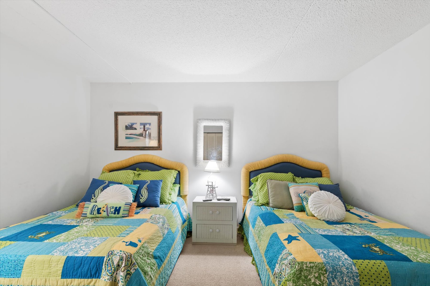 Secondary bedroom has cute beachy décor too!