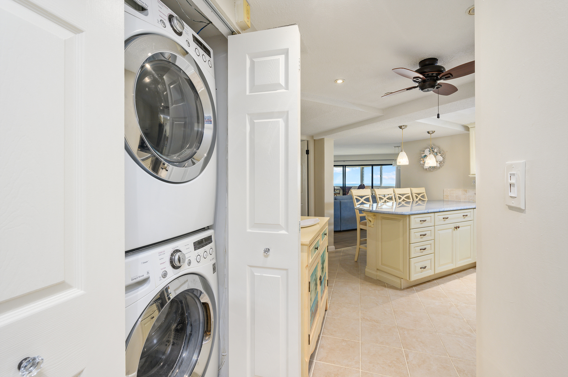 Need to do a quick load of Laundry? No worries, we've got you covered with Washer/Dryer right in the condo!