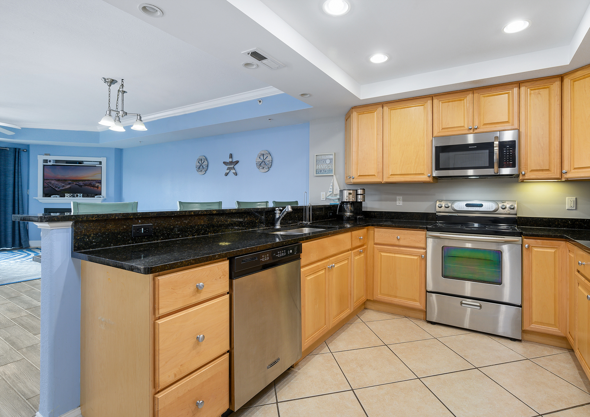 With all the luxuries of home, Sunset Beach 208 is sure to help all your worries instantly melt away