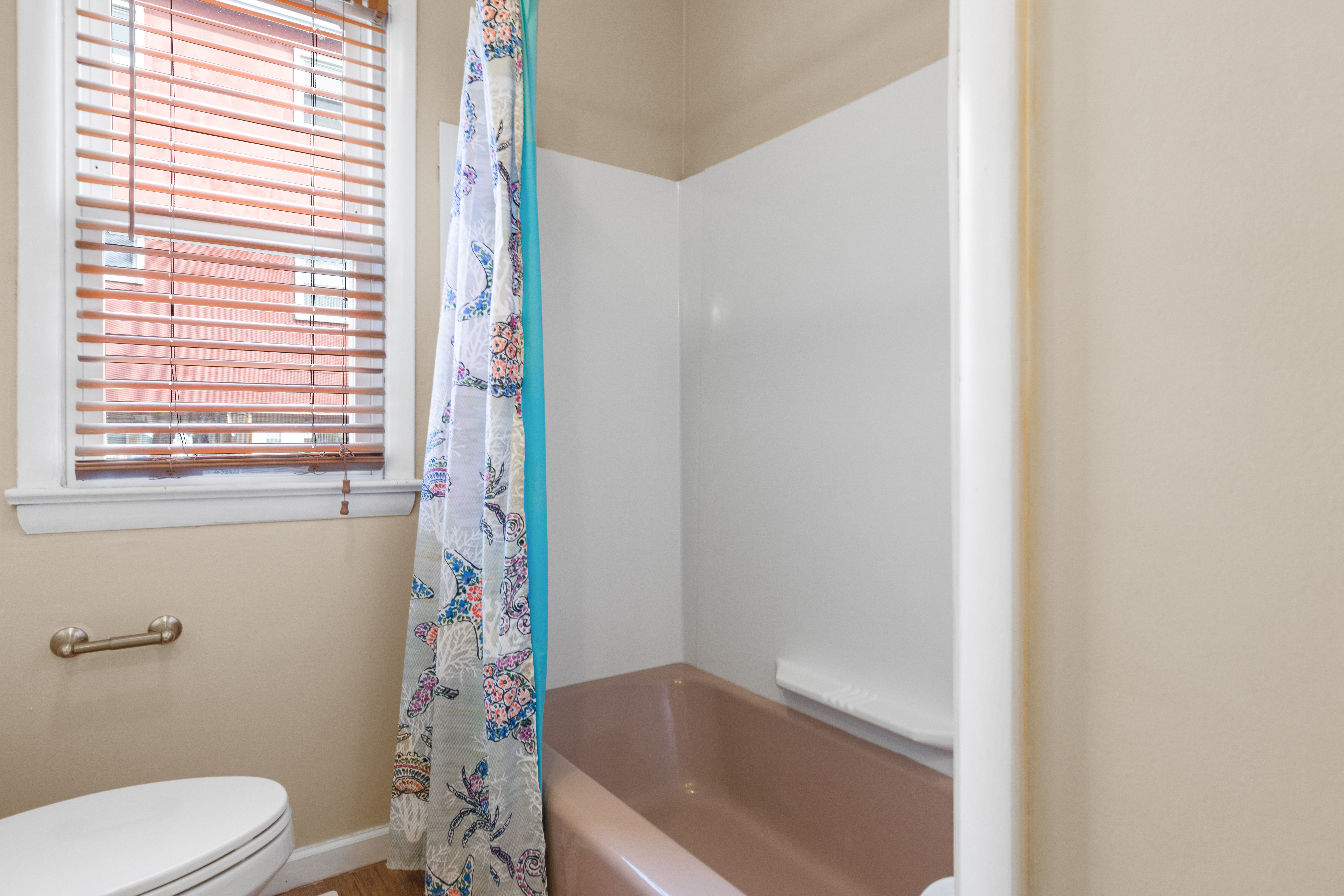 Freshen up in the Shower/Tub Combo!