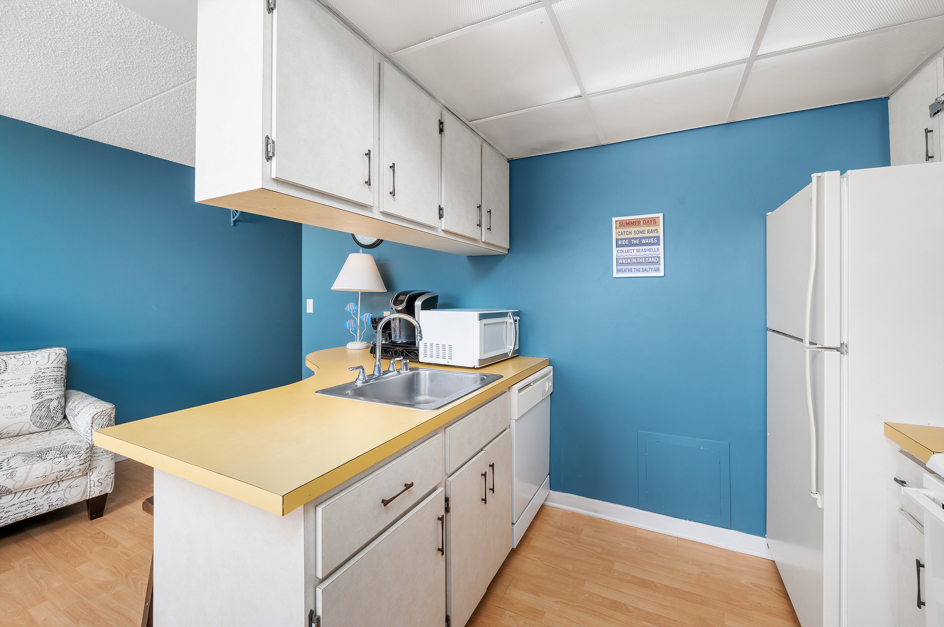 Mealtime is sure to be an Ocean Breeze with all the conveniences of the home!