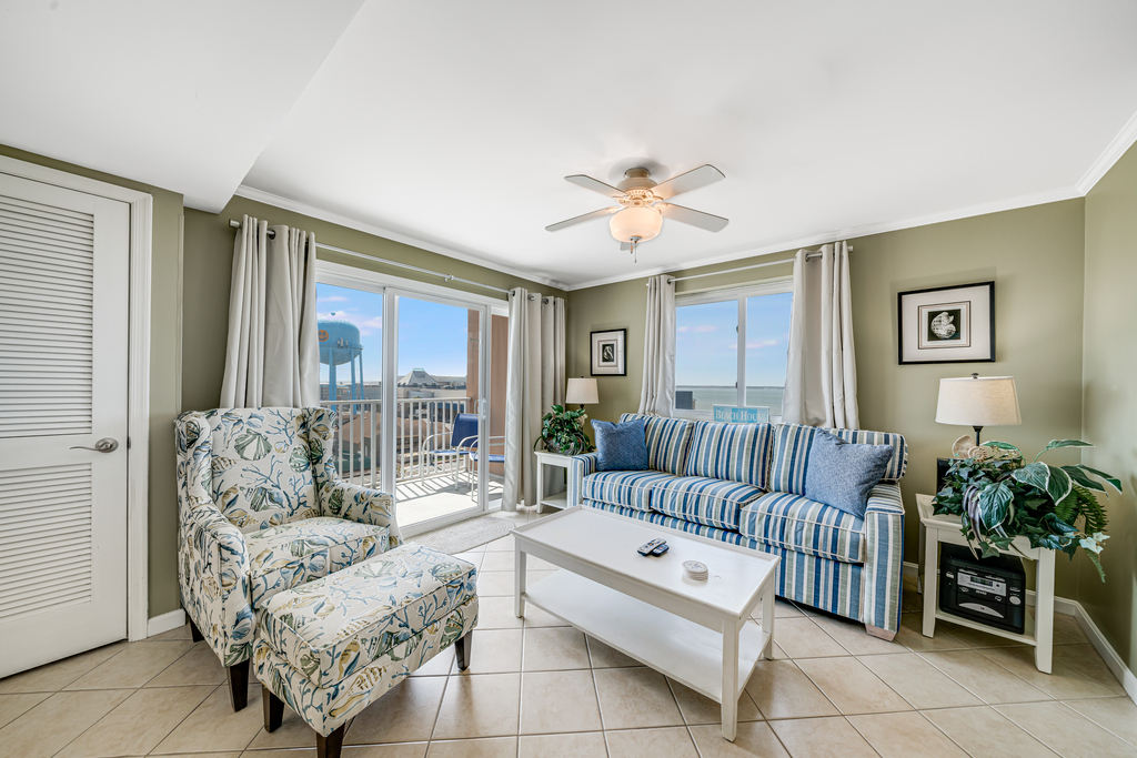 Breathtaking bay view's welcome you right into Makai!