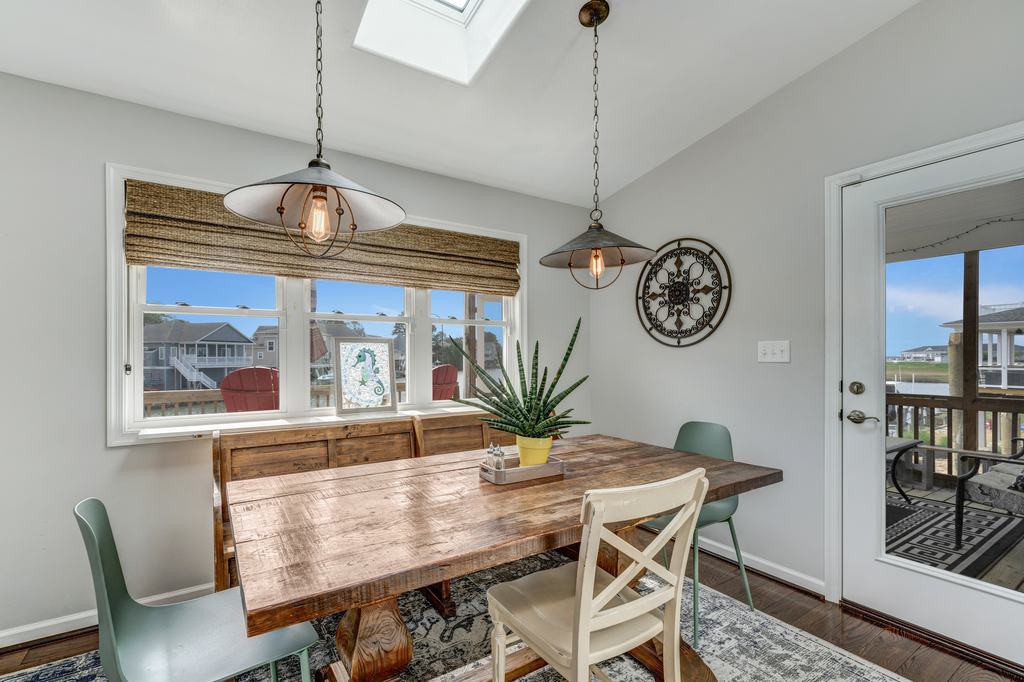 Waterfront Breakfast Nook or dinner!