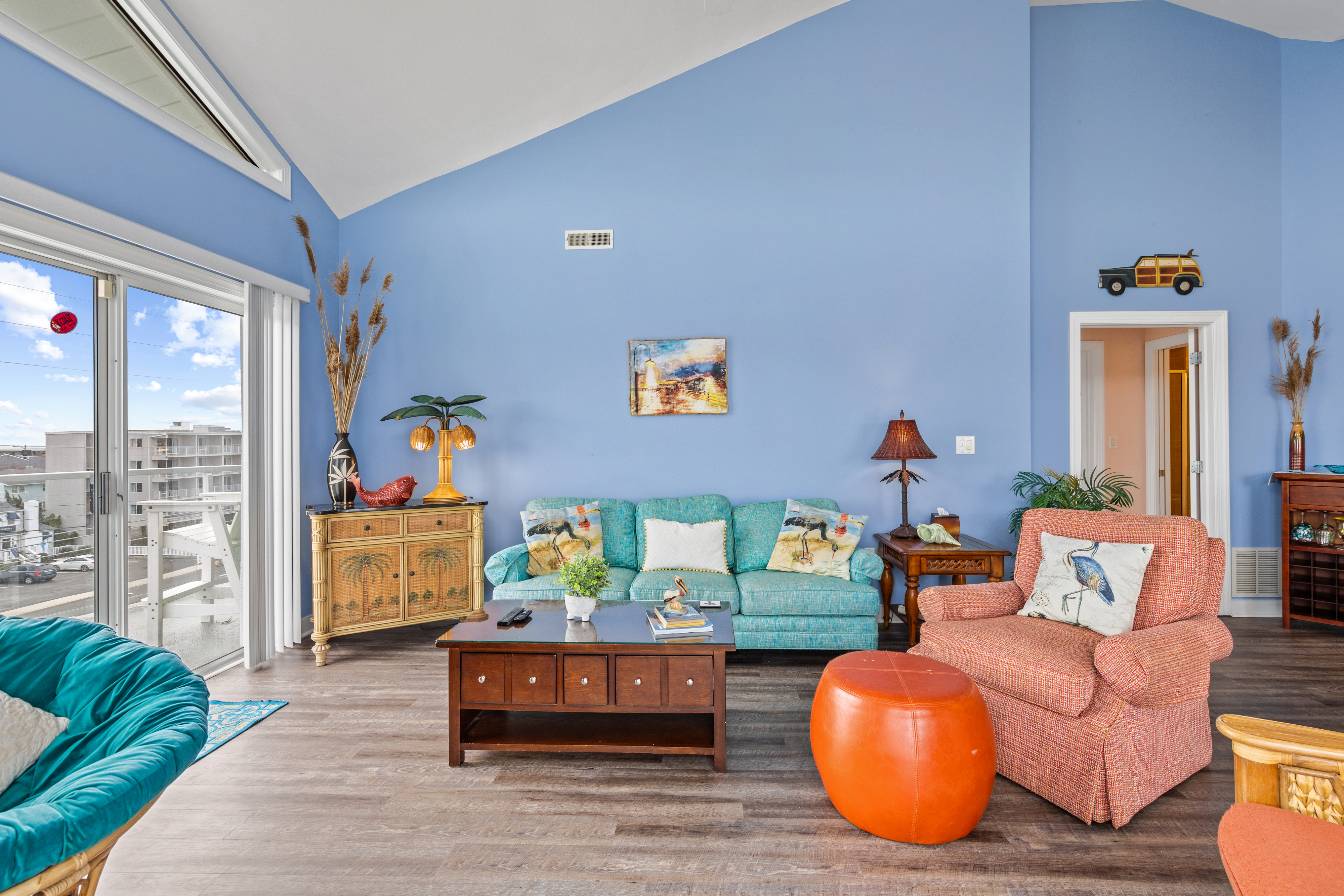 Comfortably furnished and very well-equipped.