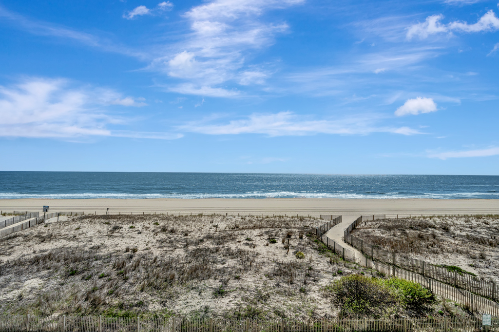 Let the ocean breeze welcome you to a perfect Family escape!