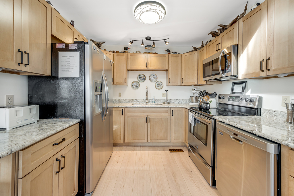 Mealtime will be easy breezy with all the comforts of home!