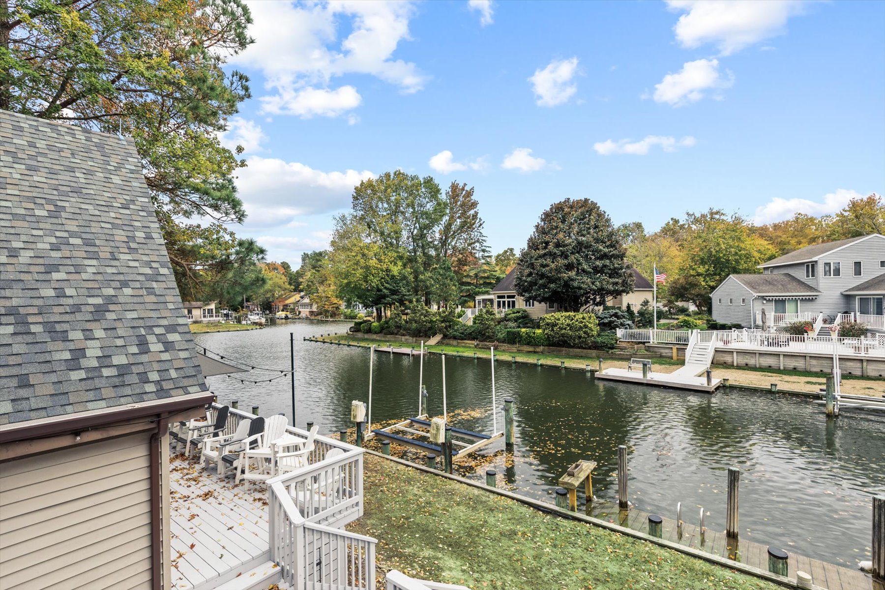 One Boat dock with no lift.