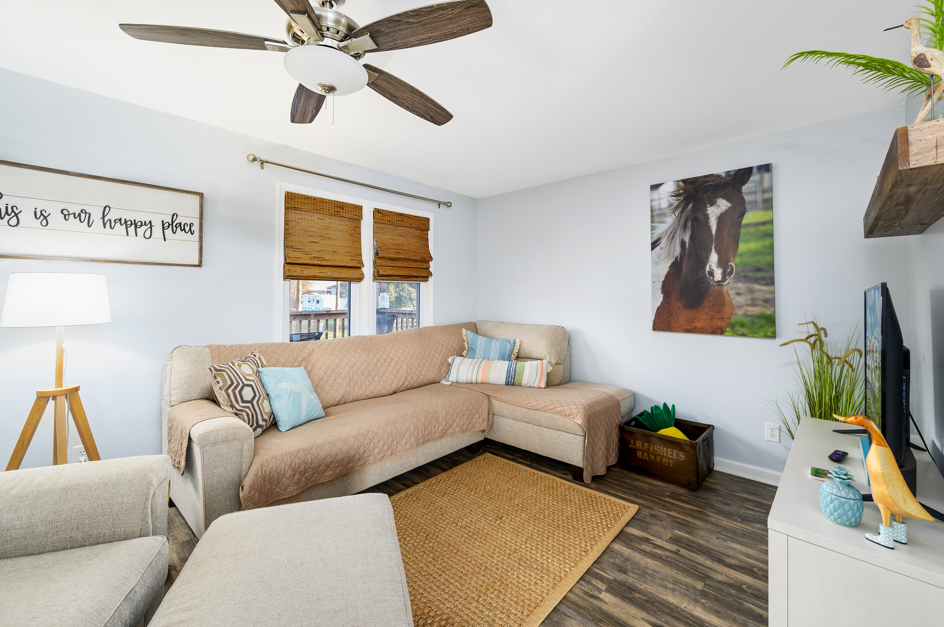 Relax in the Living Area with Free WiFi and Flat Screen Cable TV.